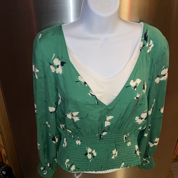 Abercrombie & Fitch Green Floral Crop 💚 - Picture 4 of 15